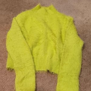 Amazing little sweater in a yellow/green color that cannot be matched